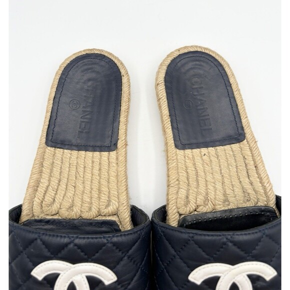 Chanel White/Navy Blue Tweed CC Espadrille Flat Slides Size  Chanel Navy Blue & White CC Quilted Leather Logo Espadrille Slides Sz EU 40